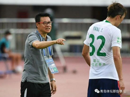 萧初然因为心心念念要去纽约看演唱会，所以便与叶辰提议，想趁着这个机会，早些到纽约，在纽约逛一逛，晚上去看演唱会，然后晚上就在纽约住上一晚，明天再逛一天，周日晚上再回来。